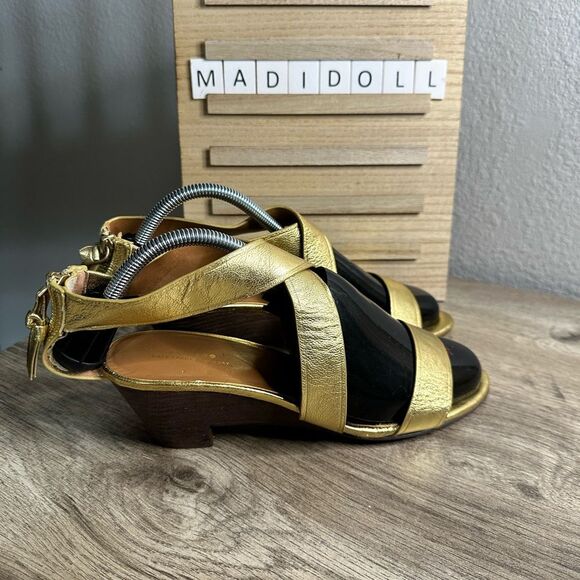 Kate Spade Saturday Women’s 9 Brand New Gold Strappy Sandals Metallic NWT New - Picture 1 of 13